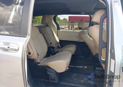 2023 Toyota Sienna Xle z USA, uszkodzony, nr VIN 5TDYRKECXPS175807